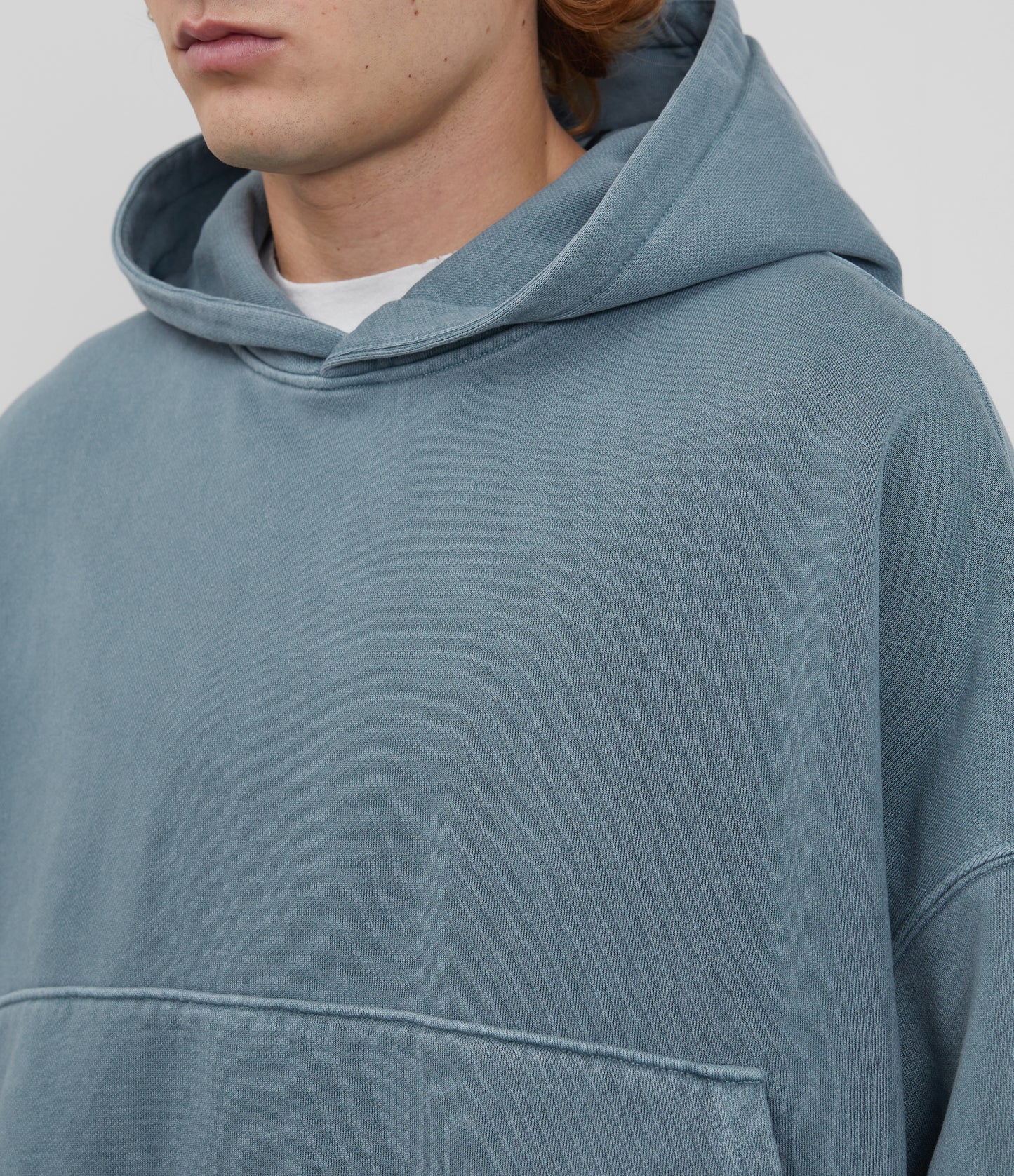 HEAVYWEIGHT CROPPED HOODIE