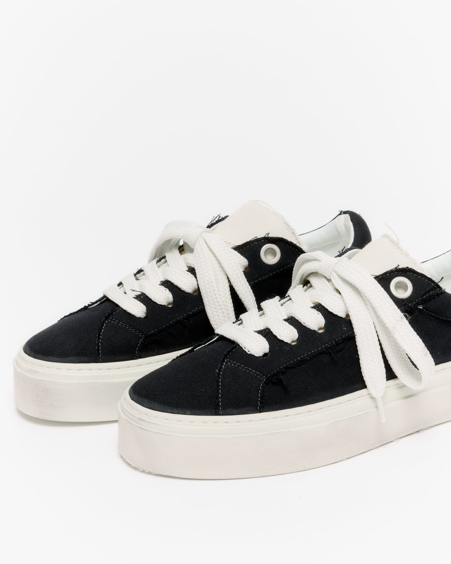 THE VINTAGE WILSON SNEAKER