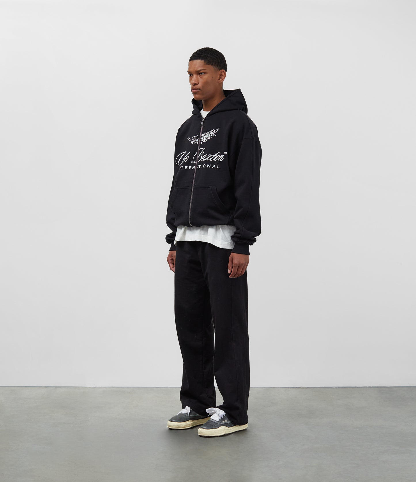 INTERNATIONAL ZIPPED HOODIE