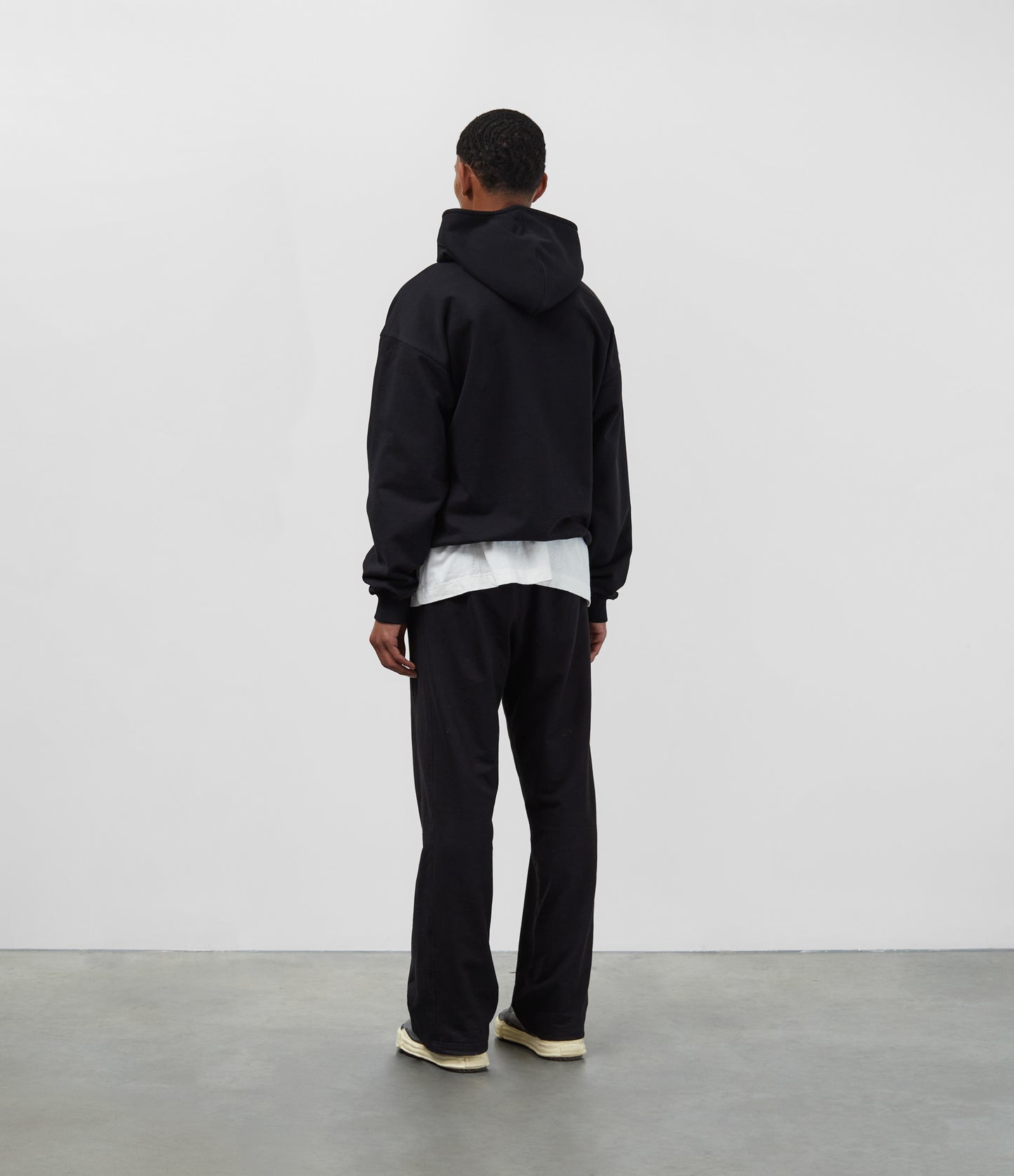 INTERNATIONAL ZIPPED HOODIE