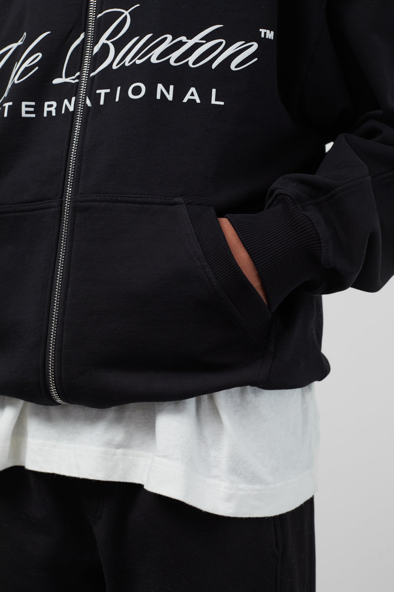 INTERNATIONAL ZIPPED HOODIE