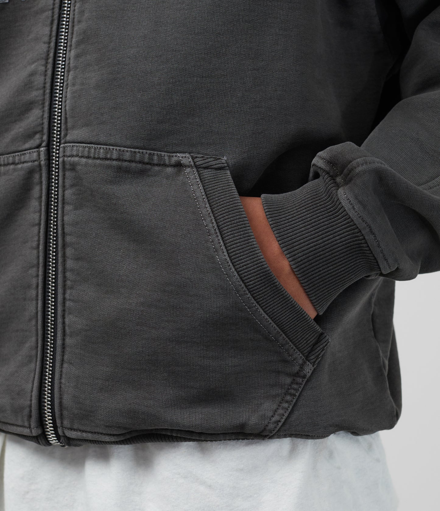 INTERNATIONAL ZIPPED HOODIE