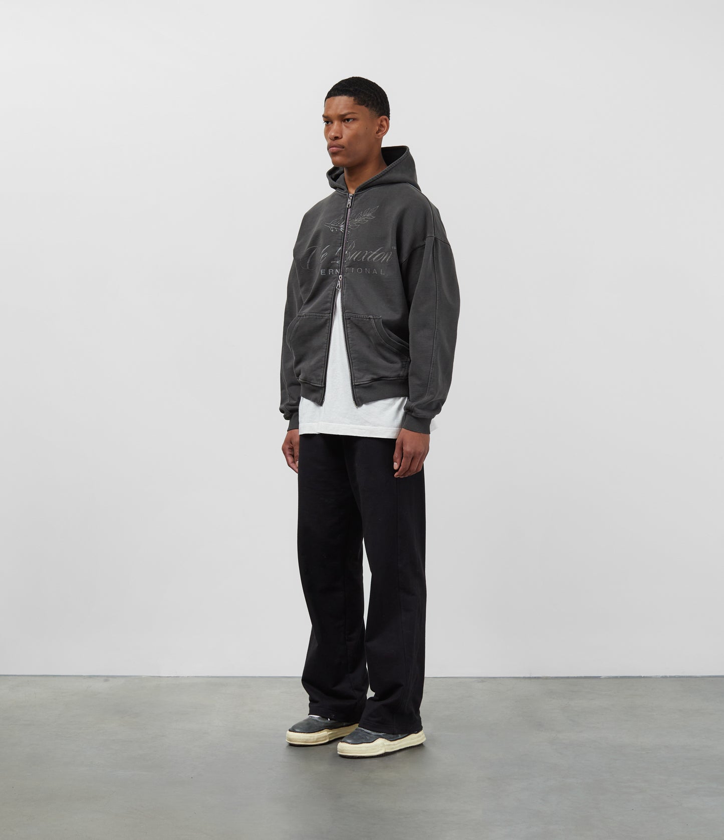 INTERNATIONAL ZIPPED HOODIE