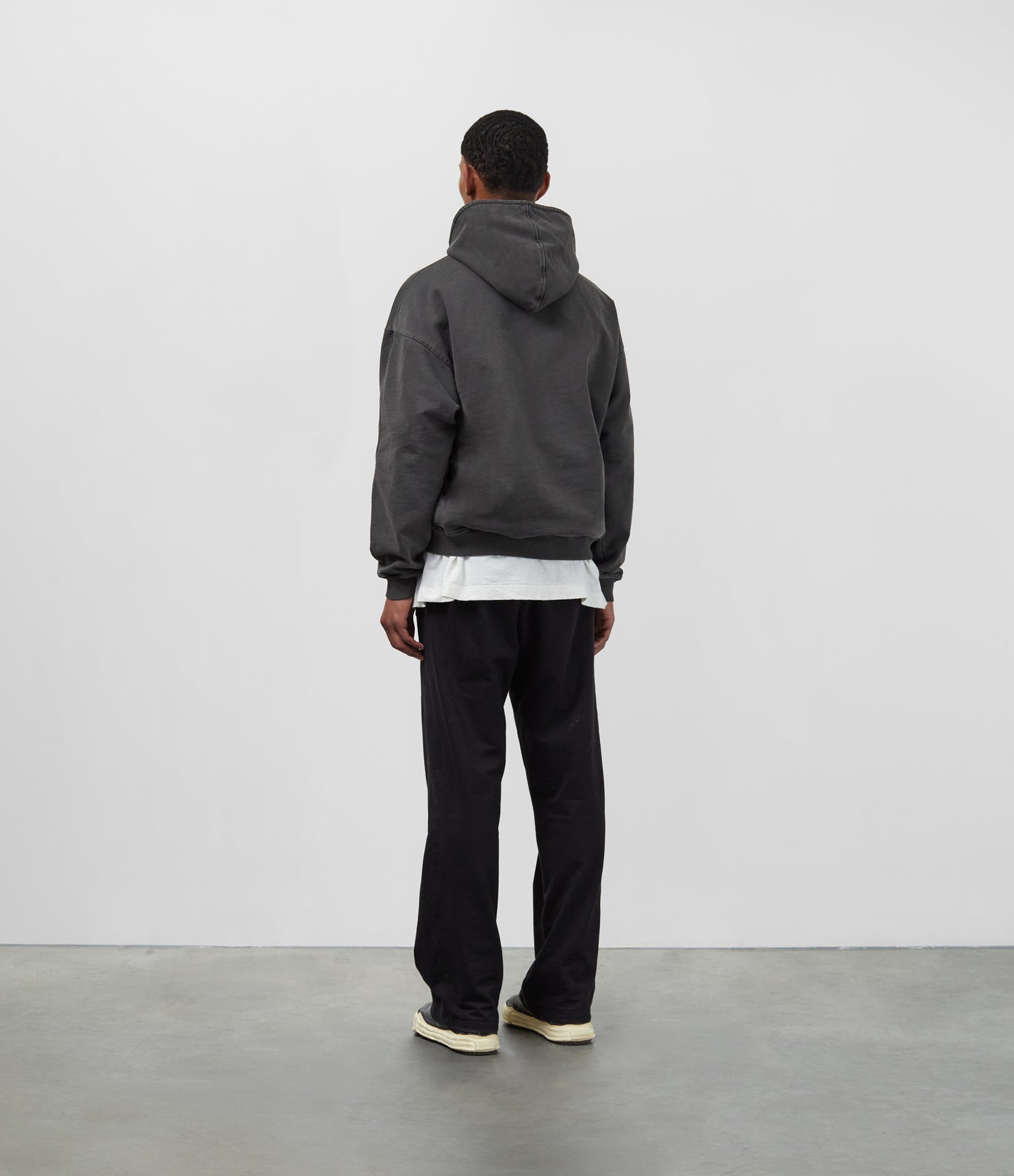 INTERNATIONAL ZIPPED HOODIE