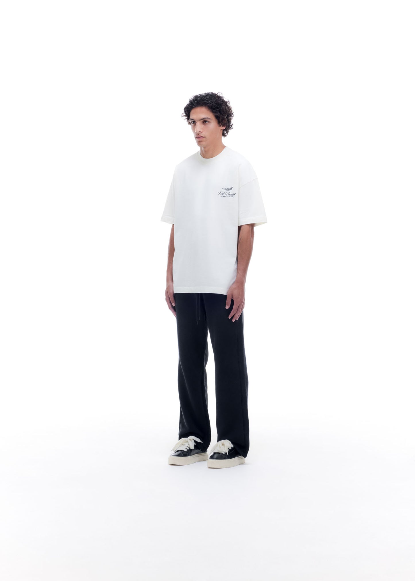 INTERNATIONAL T-SHIRT