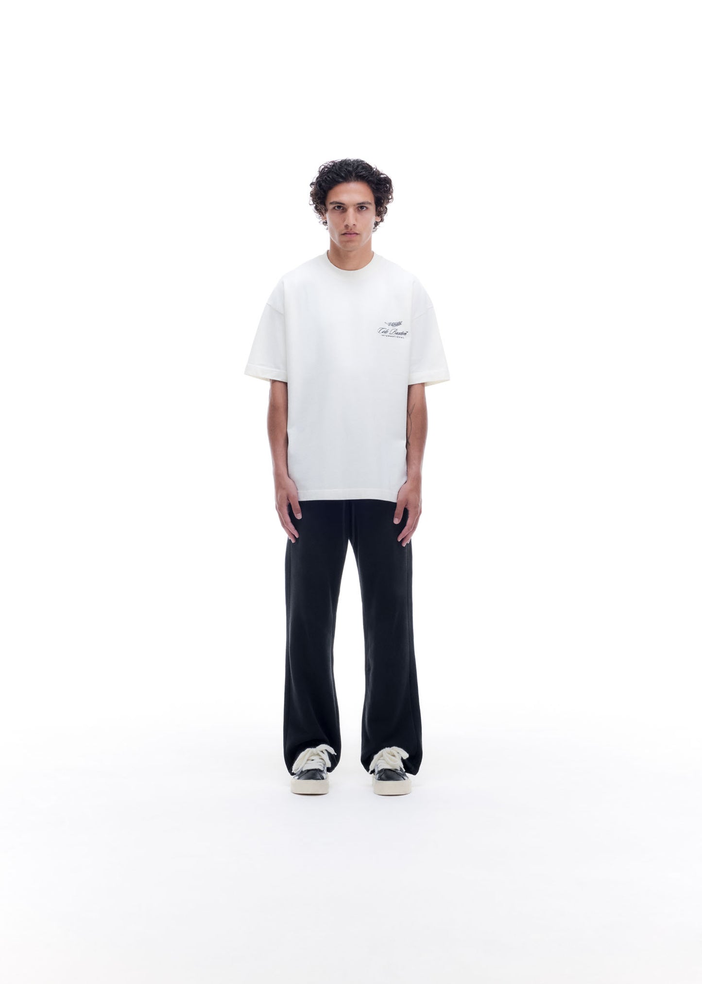 INTERNATIONAL T-SHIRT