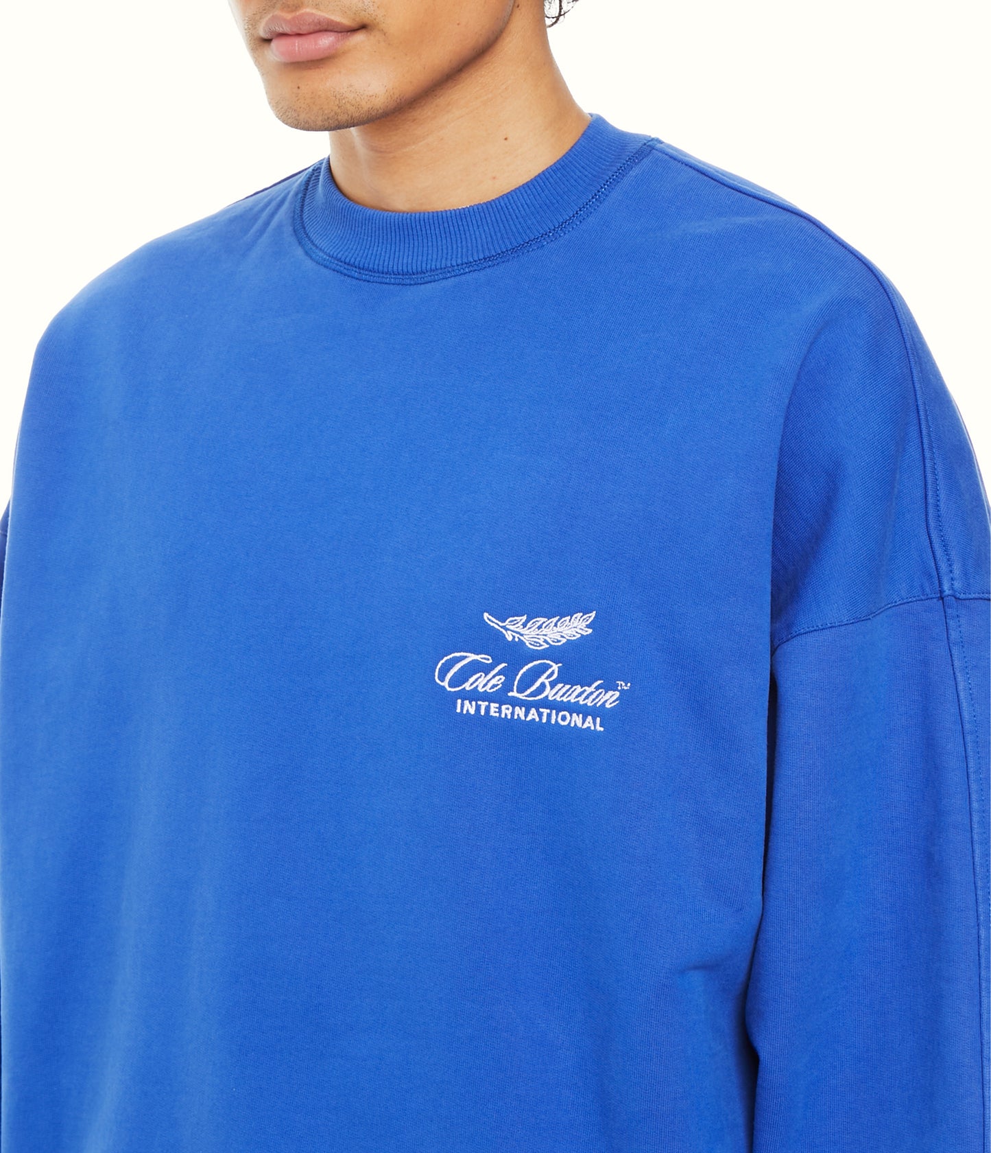INTERNATIONAL SWEATSHIRT