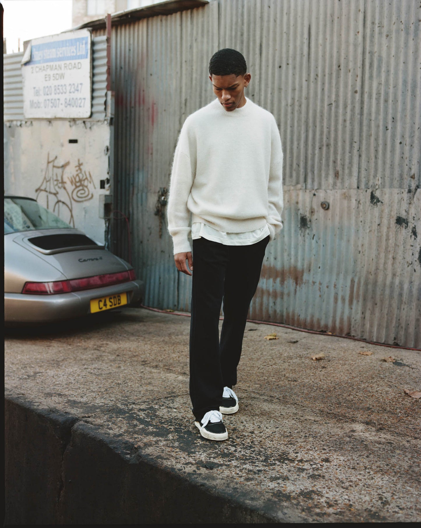 LOOSE KNIT SWEATER