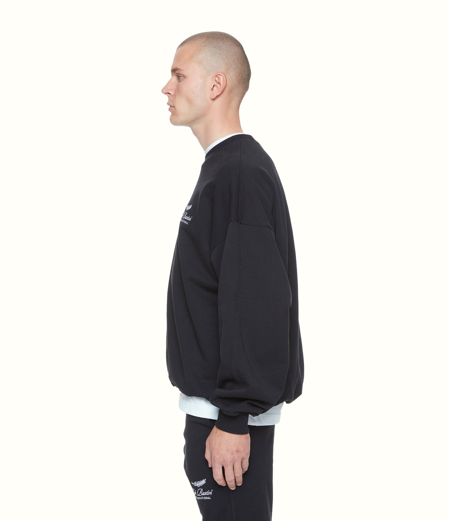 INTERNATIONAL SWEATSHIRT