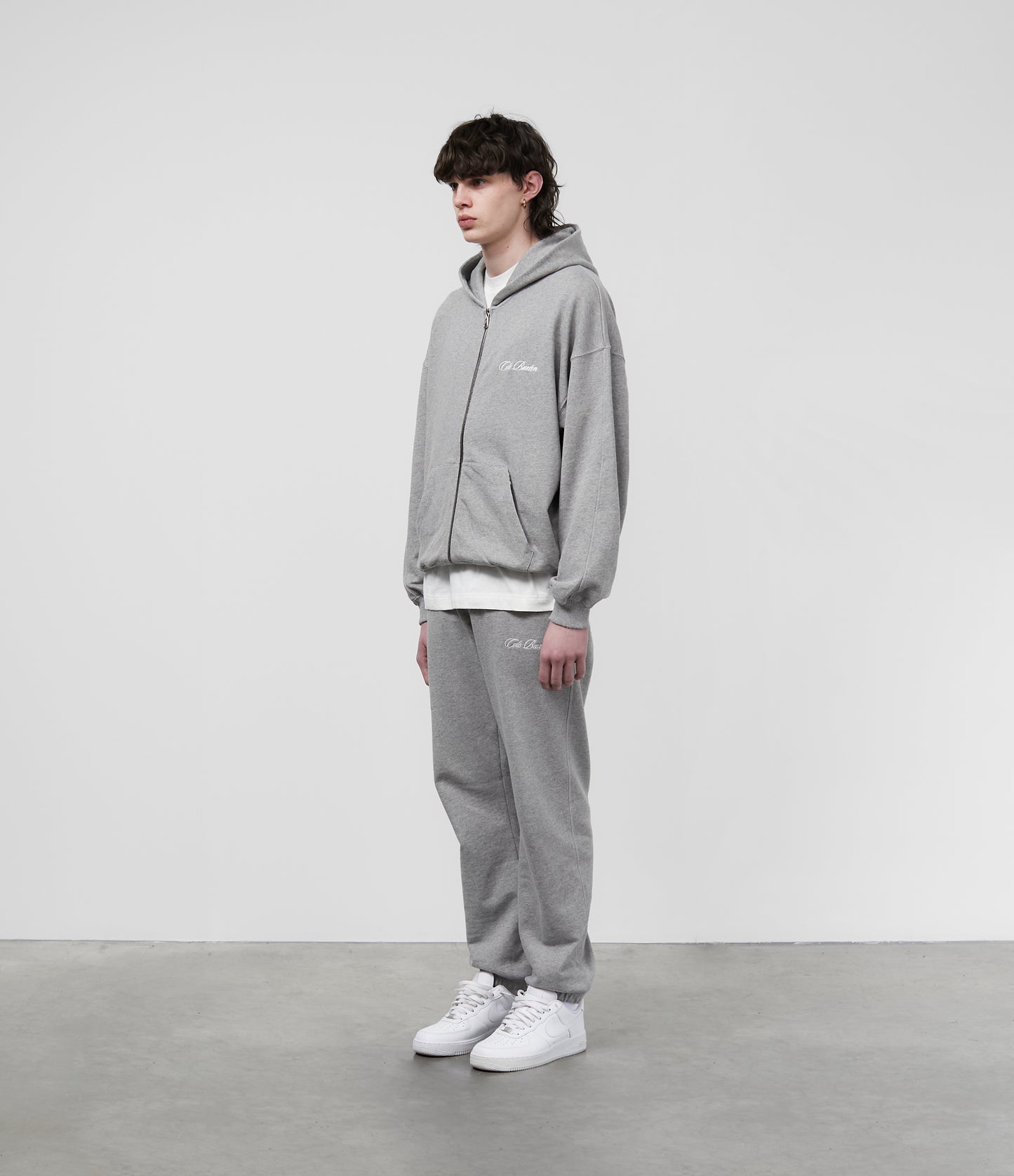 LIGHTWEIGHT ZIPPED HOODIE