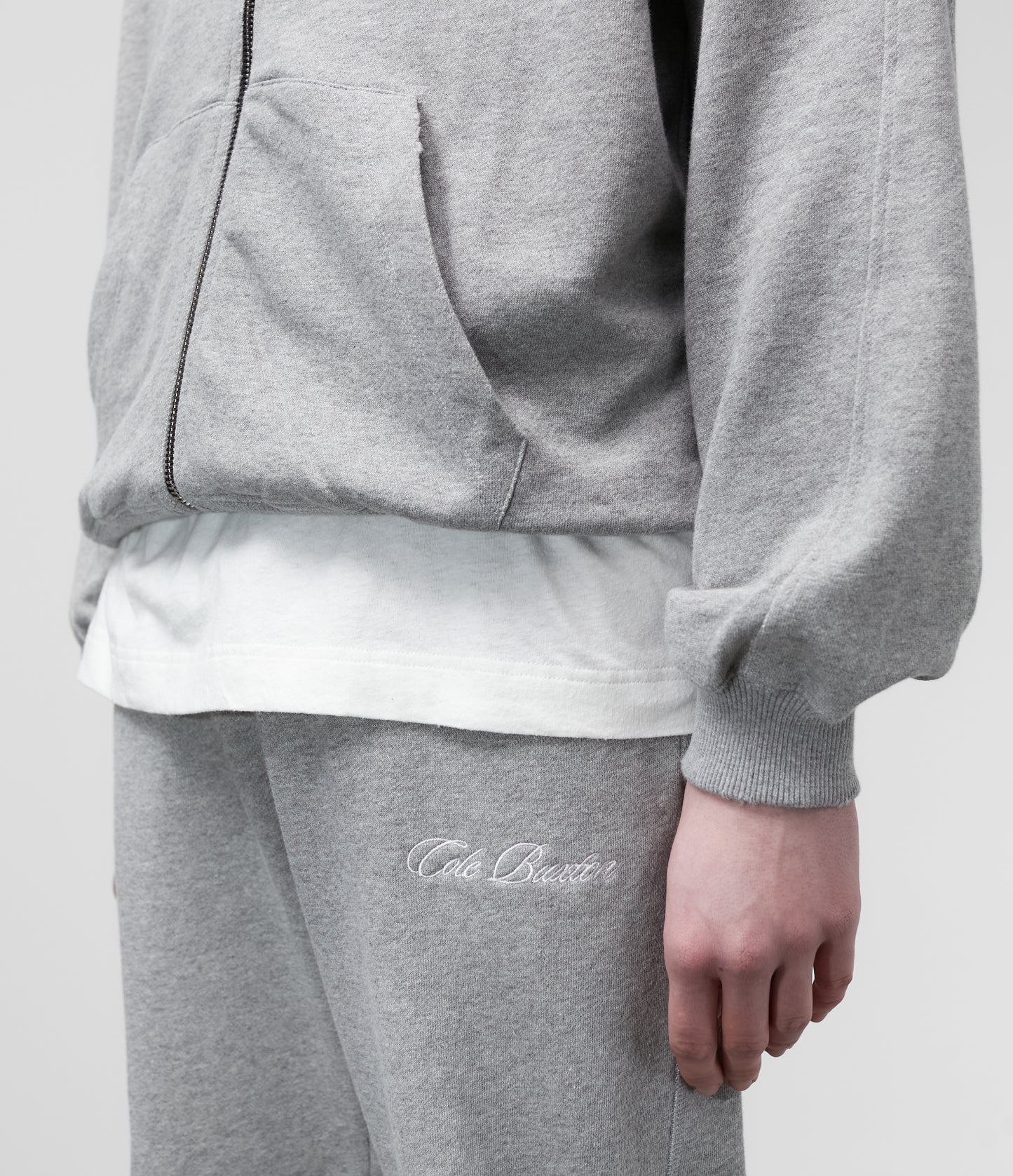 LIGHTWEIGHT ZIPPED HOODIE