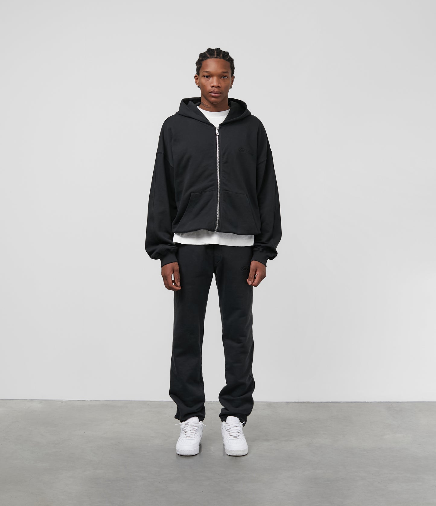 LIGHTWEIGHT ZIPPED HOODIE