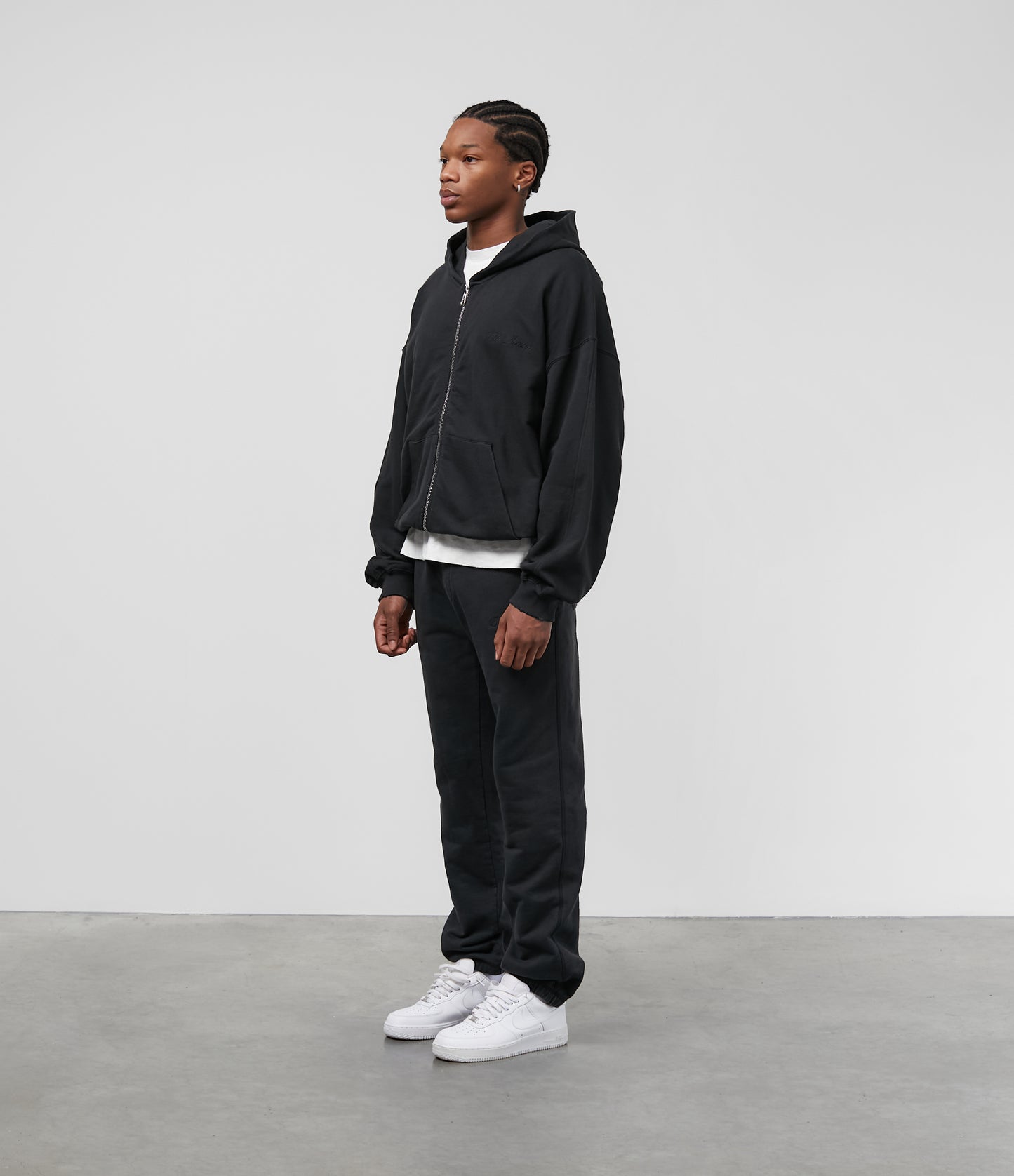 LIGHTWEIGHT ZIPPED HOODIE