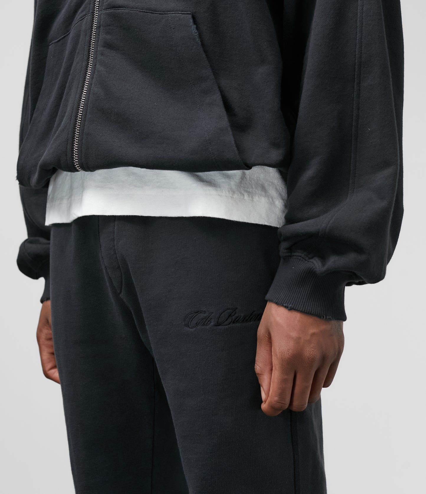 LIGHTWEIGHT ZIPPED HOODIE