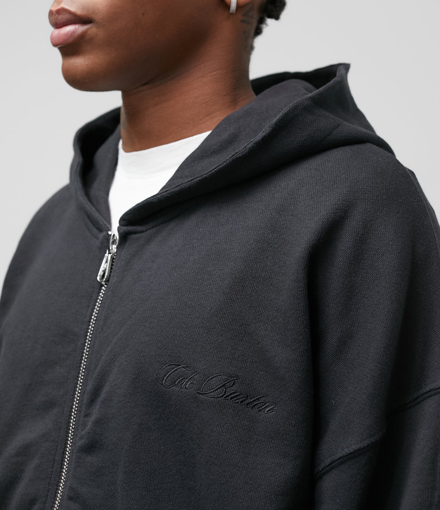 LIGHTWEIGHT ZIPPED HOODIE
