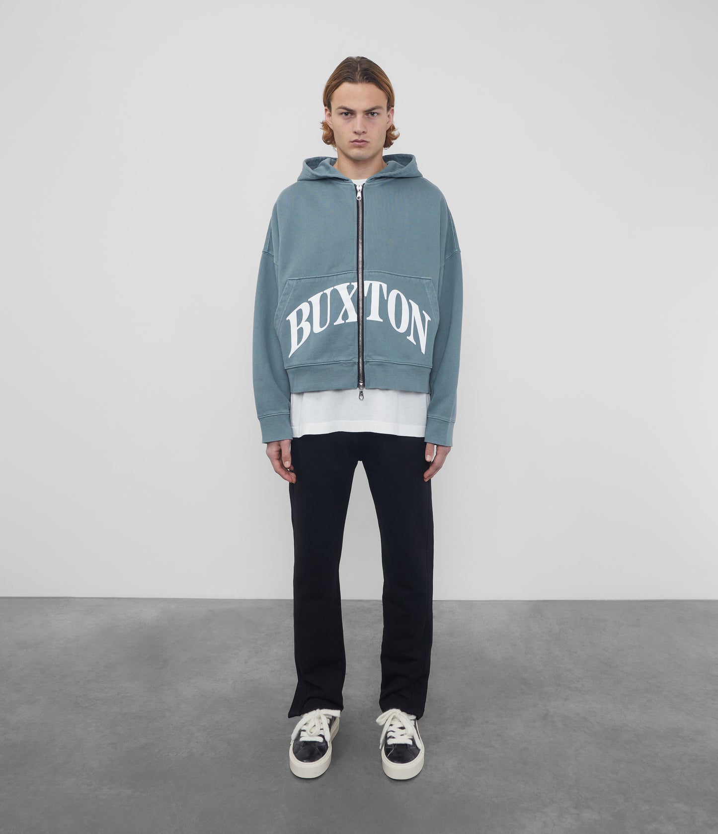 HEAVYWEIGHT CROPPED LOGO ZIP HOODIE