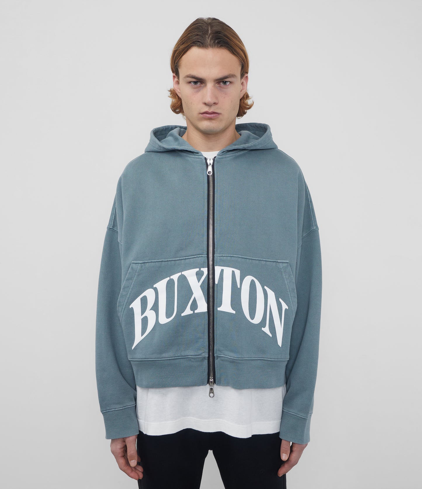 HEAVYWEIGHT CROPPED LOGO ZIP HOODIE