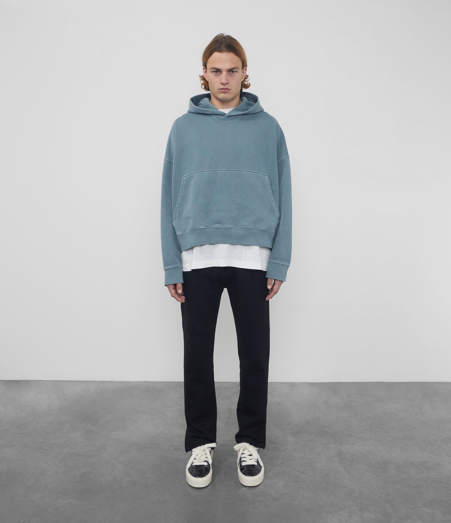 HEAVYWEIGHT CROPPED HOODIE