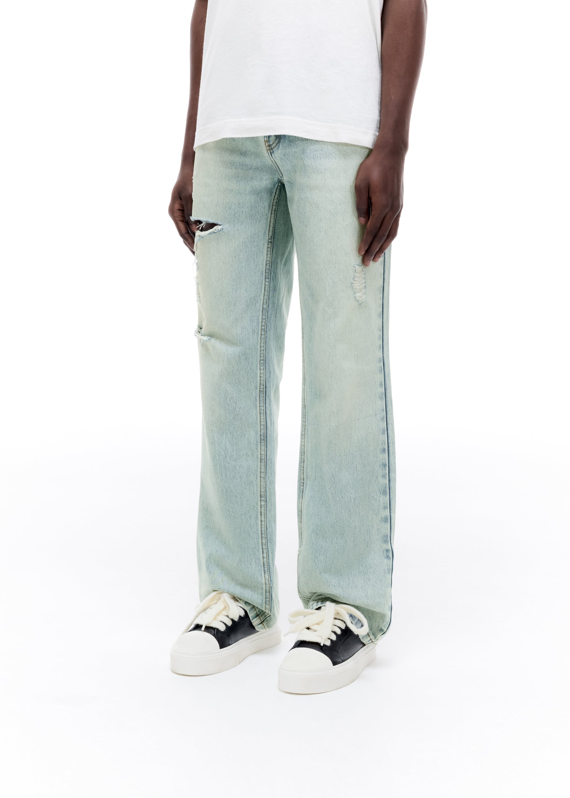 LIGHT WASH JEANS