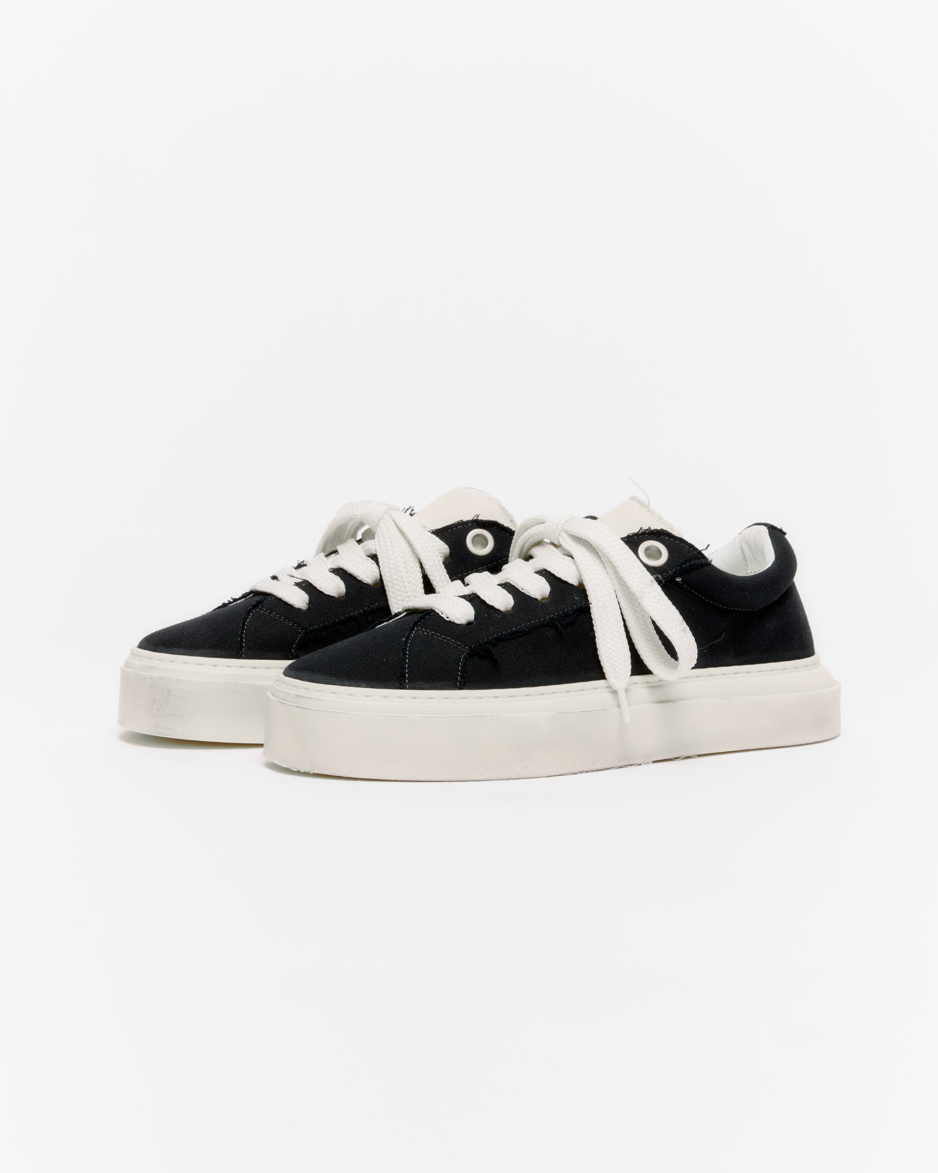 THE VINTAGE WILSON SNEAKER