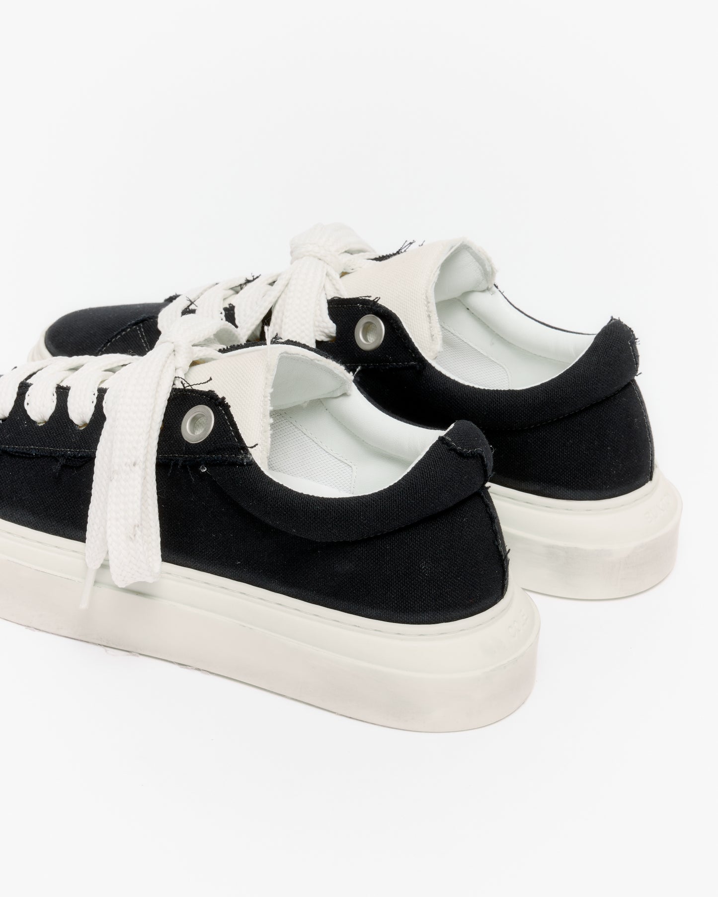 THE VINTAGE WILSON SNEAKER