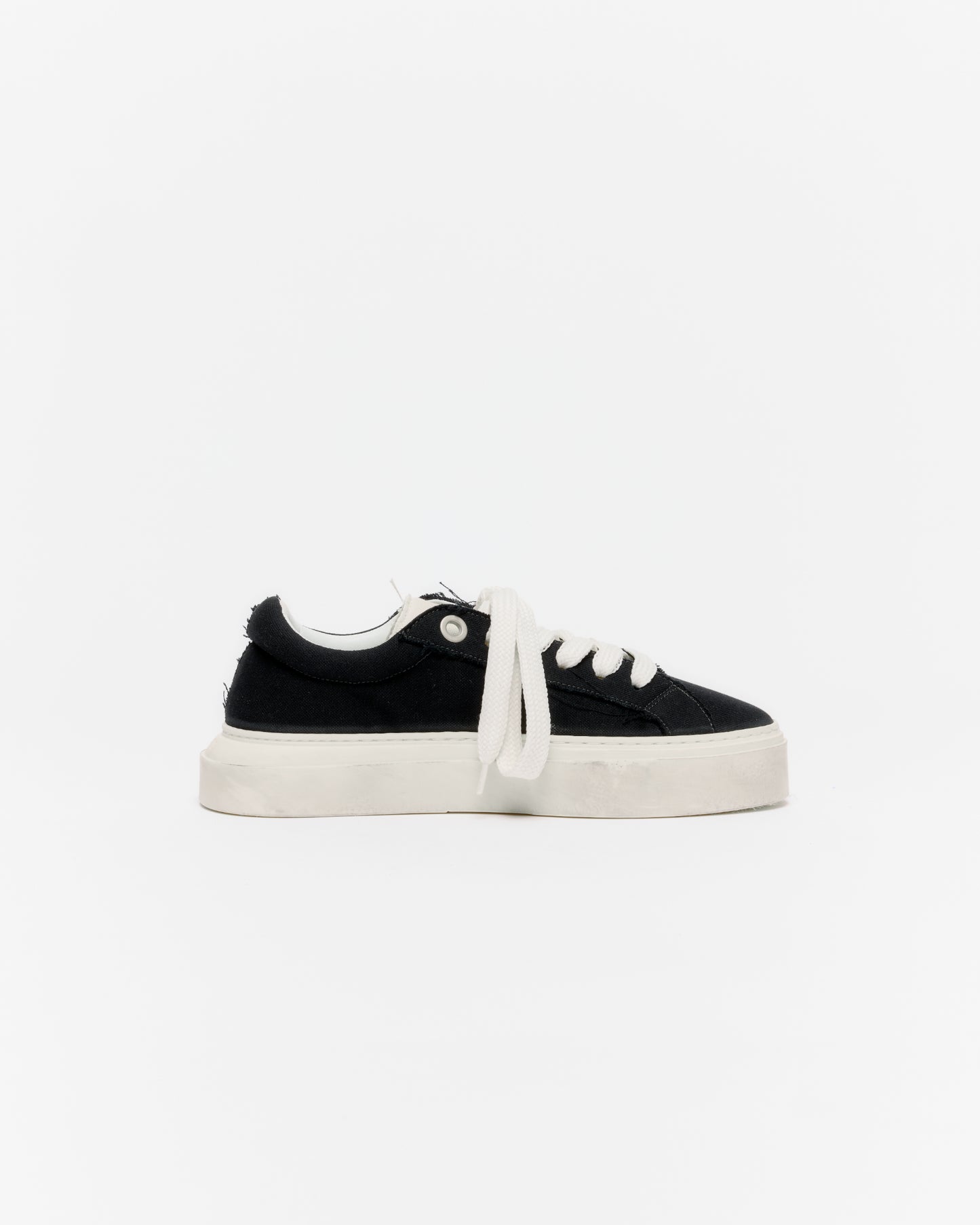 THE VINTAGE WILSON SNEAKER