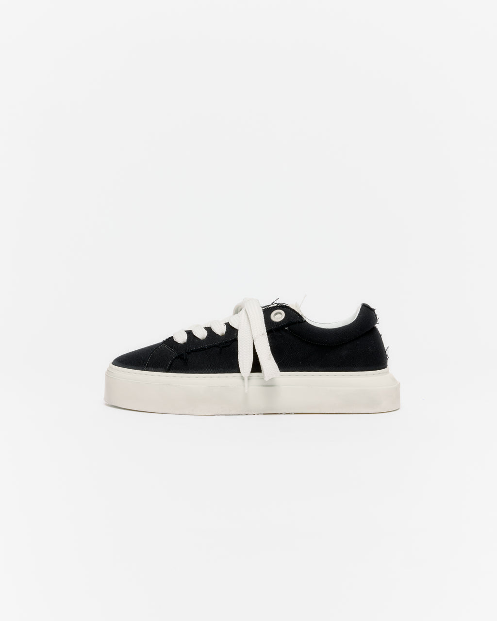 THE VINTAGE WILSON SNEAKER