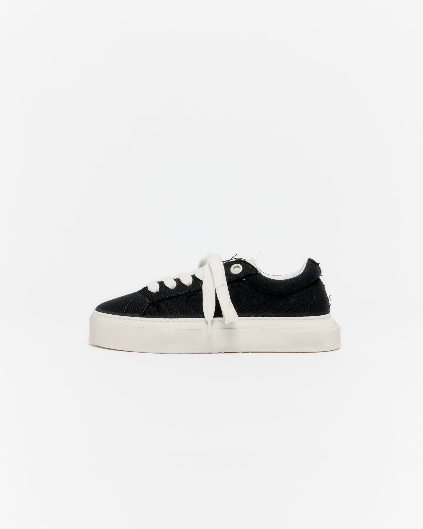 THE VINTAGE WILSON SNEAKER