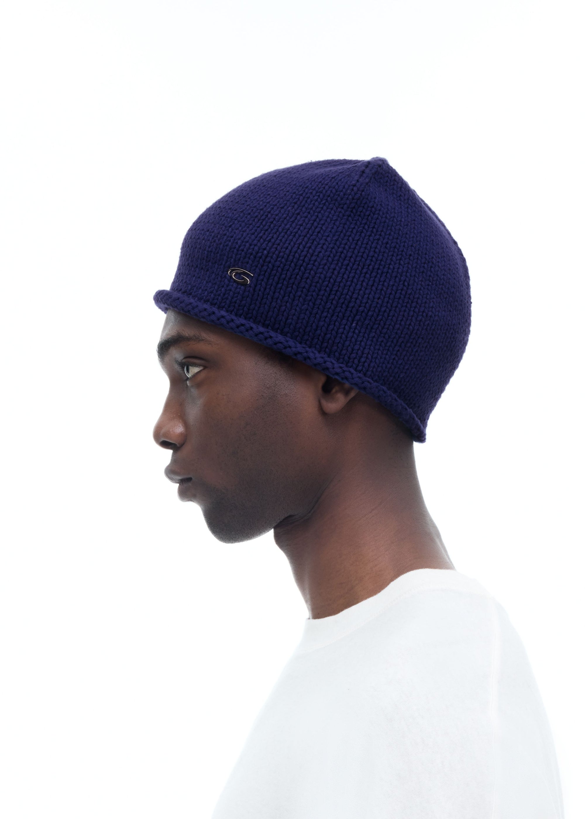 METAL EMBLEM BEANIE