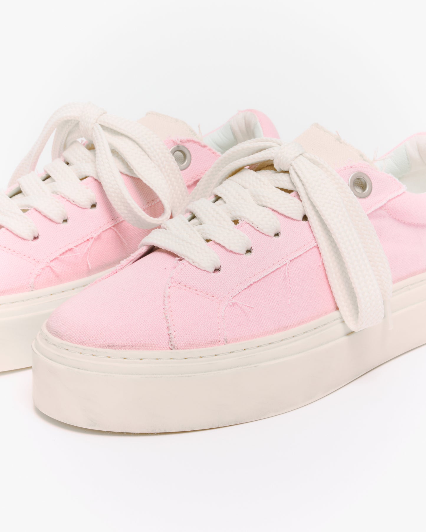 THE VINTAGE WILSON SNEAKER