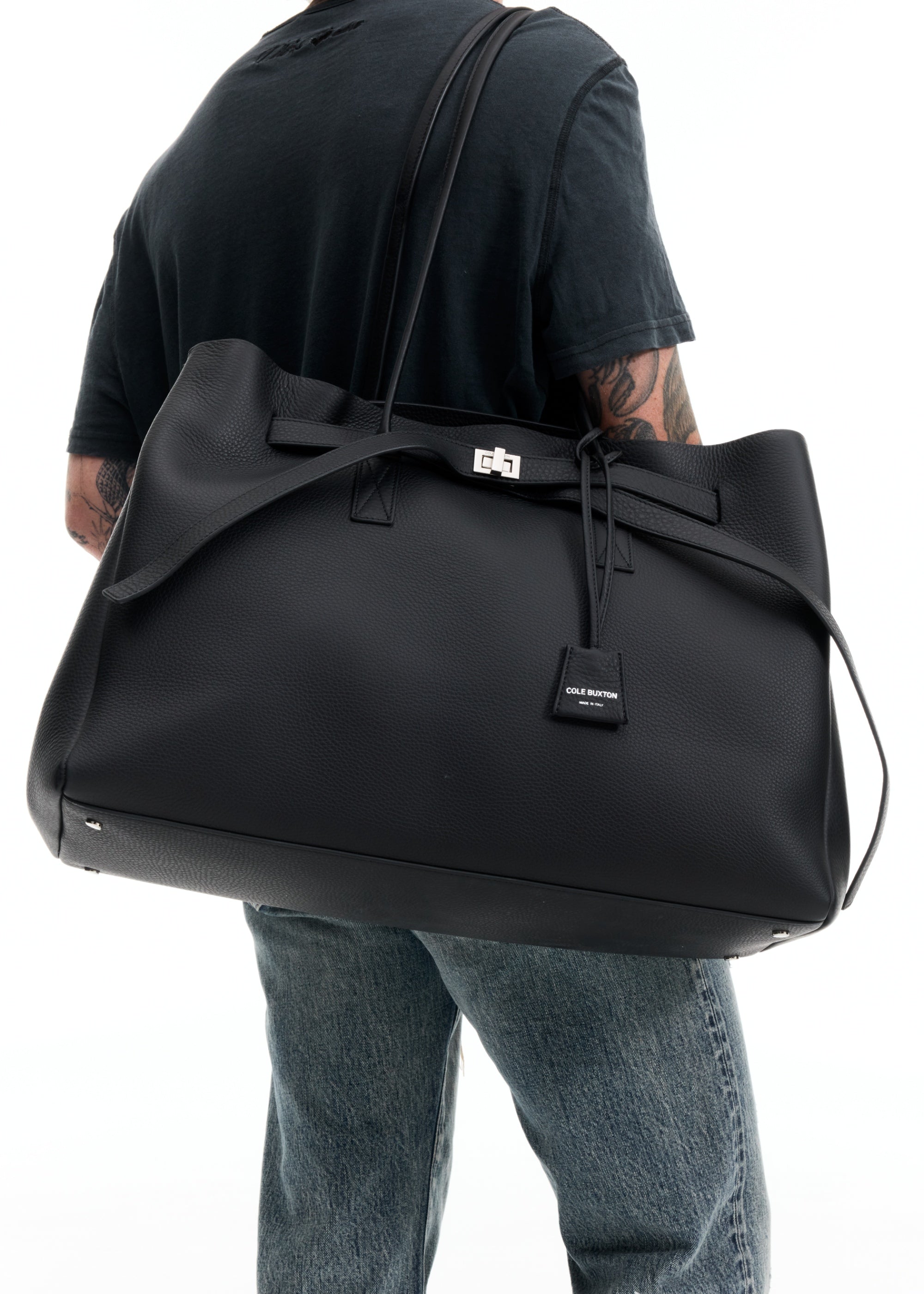TEXTURED LEATHER HOLDALL TOTE