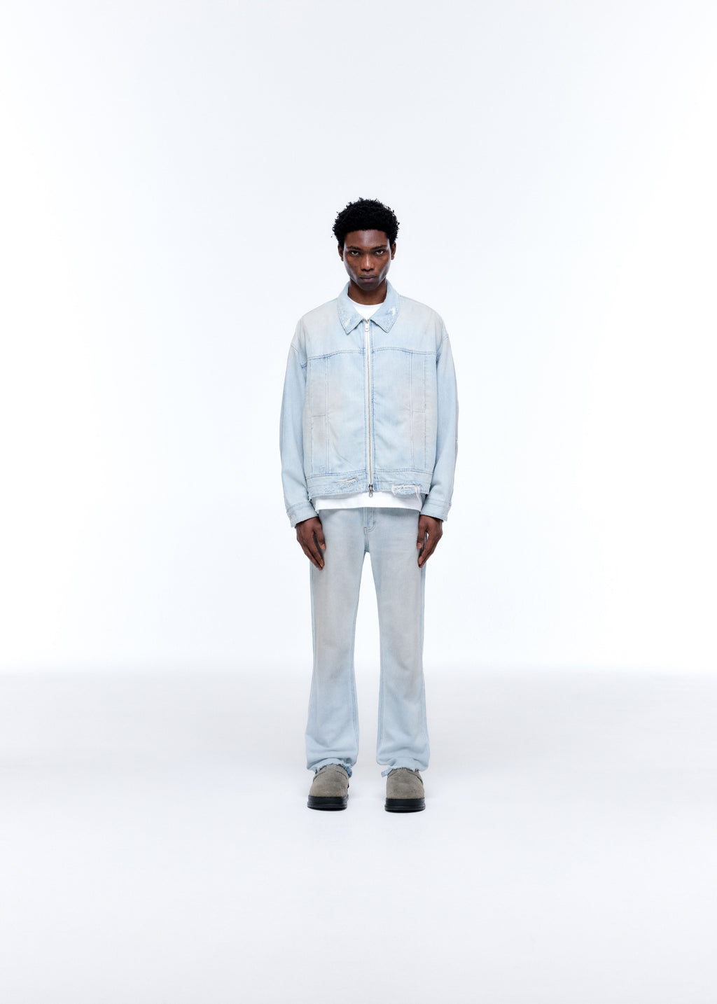 LIGHT WASH DENIM TRUCKER JACKET