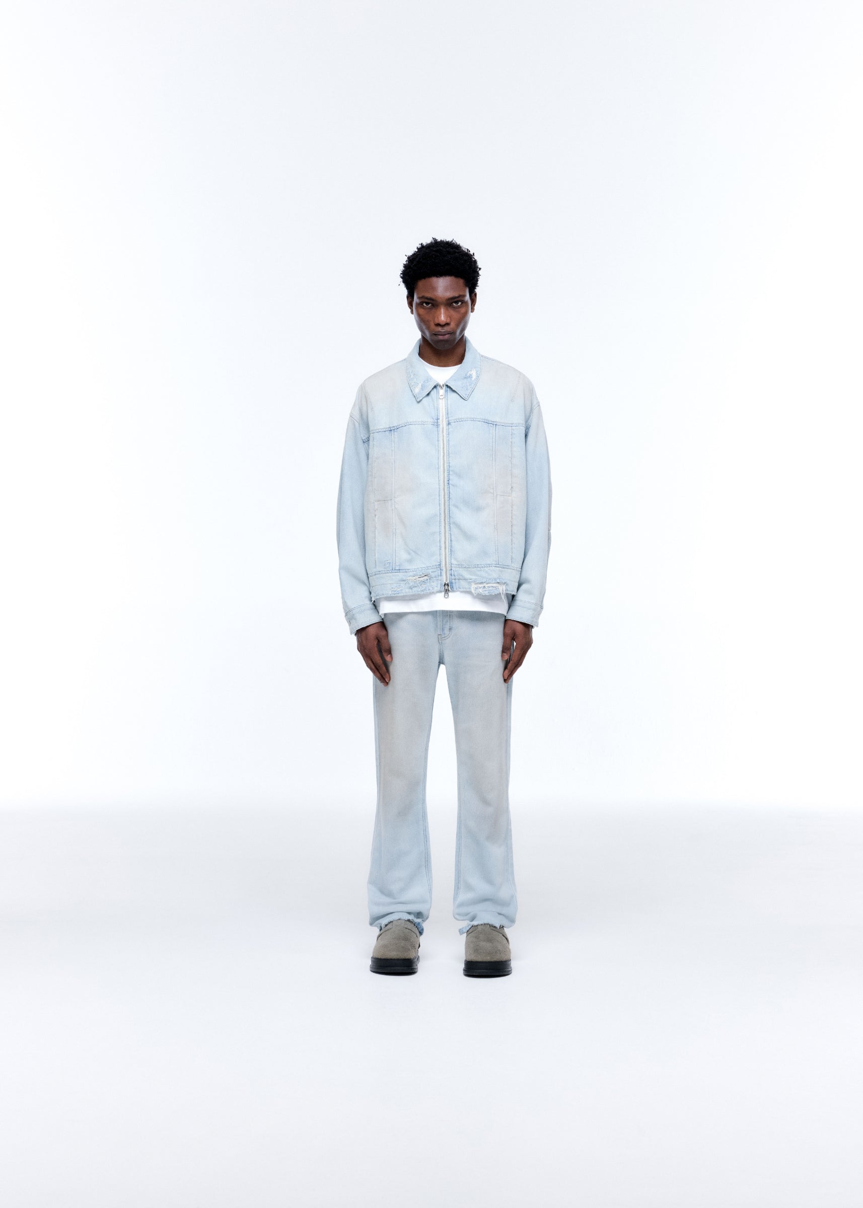 LIGHT WASH DENIM TRUCKER JACKET