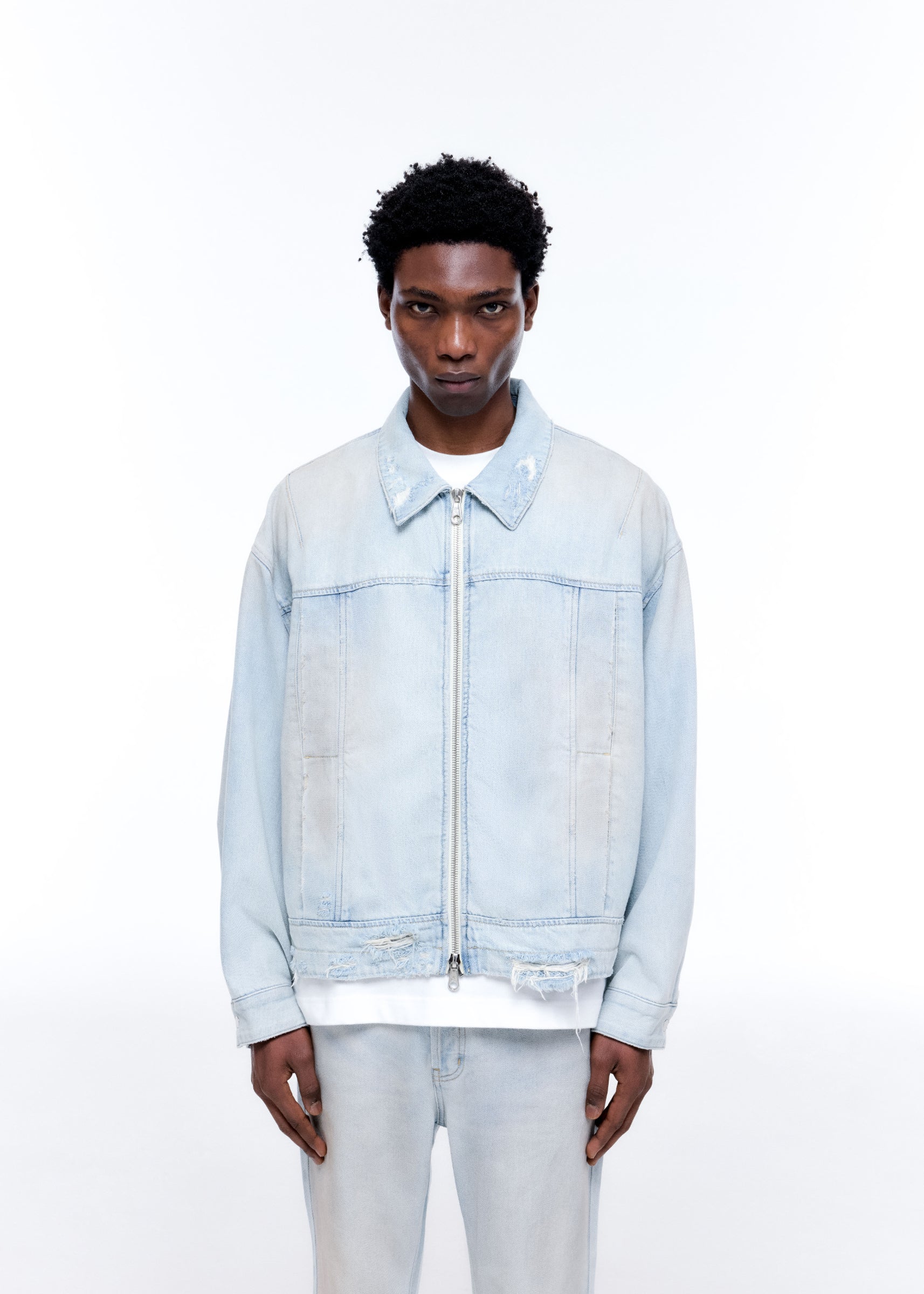 LIGHT WASH DENIM TRUCKER JACKET
