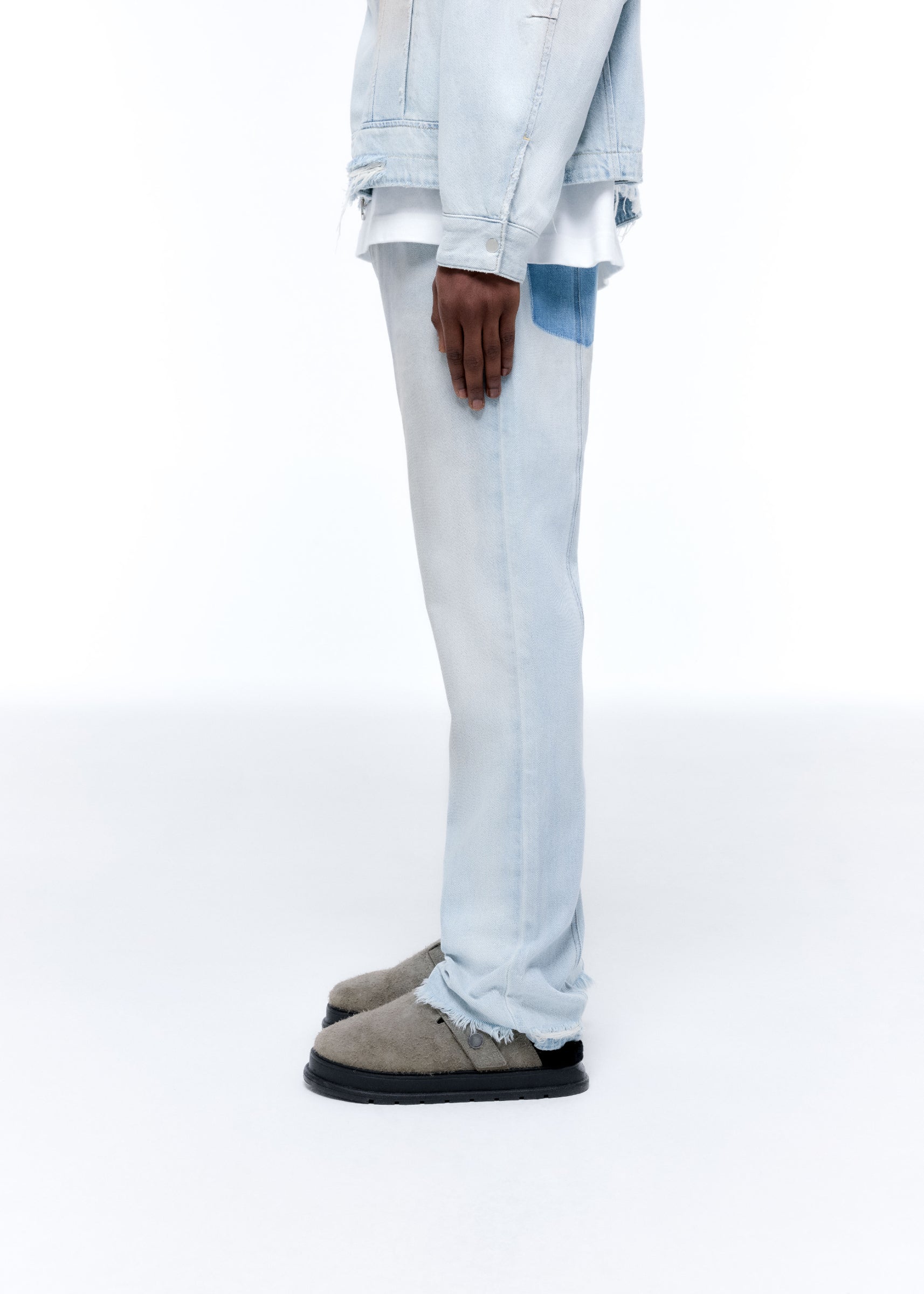 LIGHT WASH DENIM JEANS