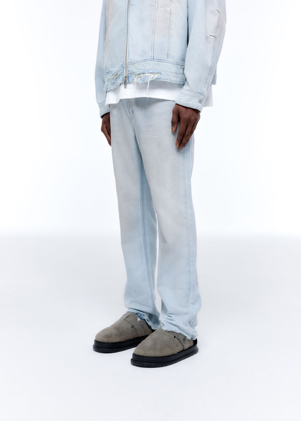 LIGHT WASH DENIM JEANS