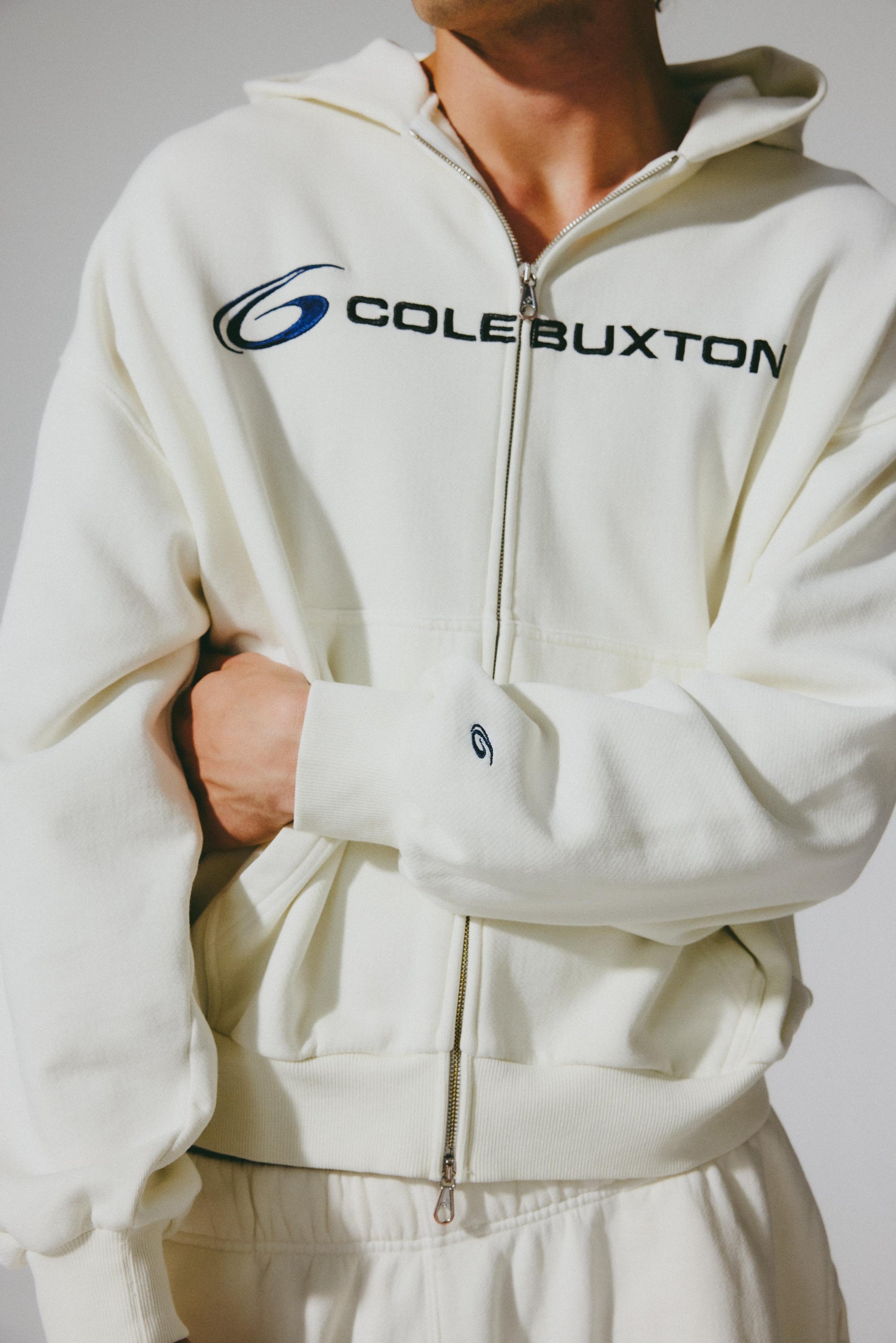 PRO ZIPPED HOODIE