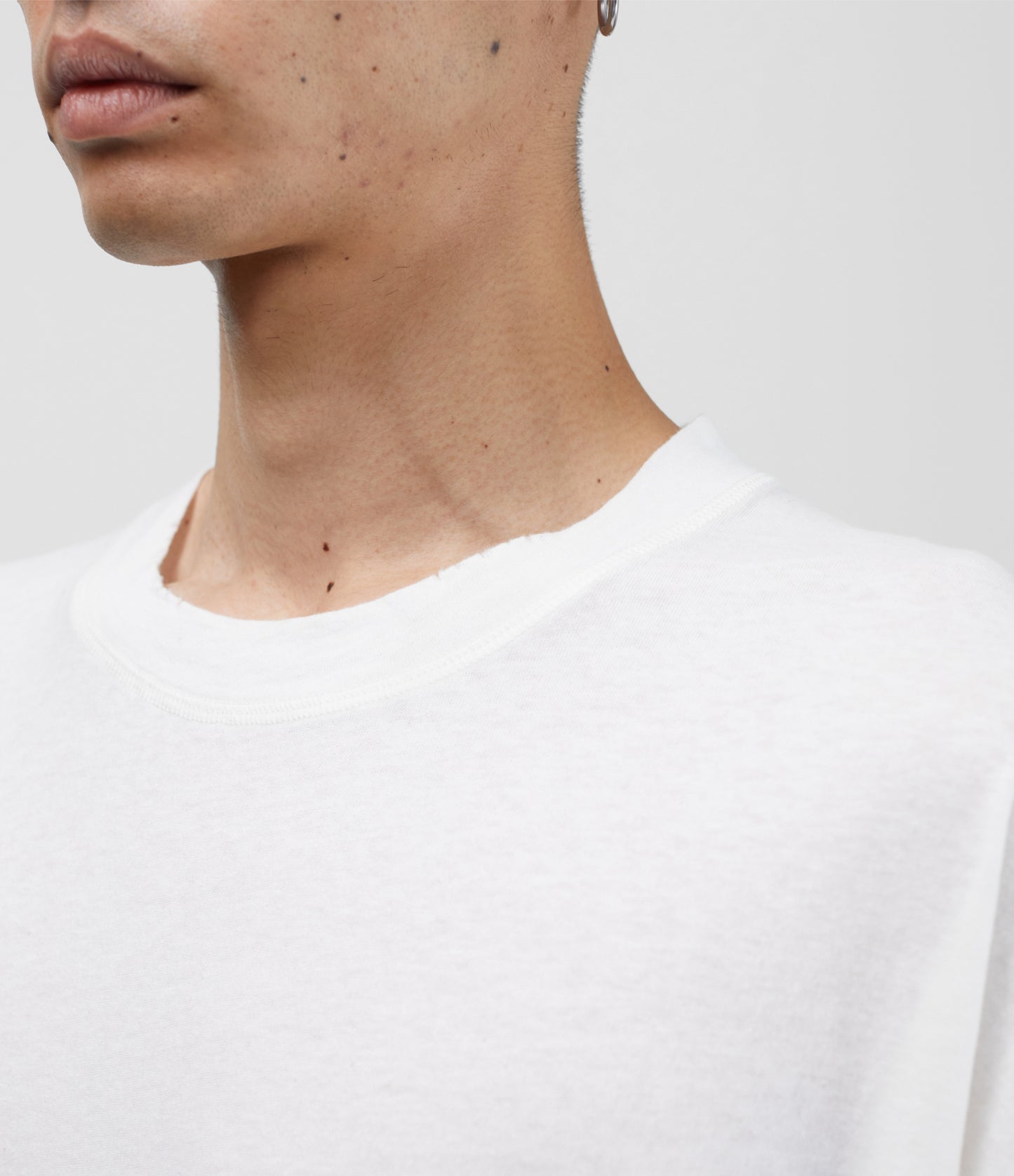 DISTRESSED LIGHTWEIGHT T-SHIRT
