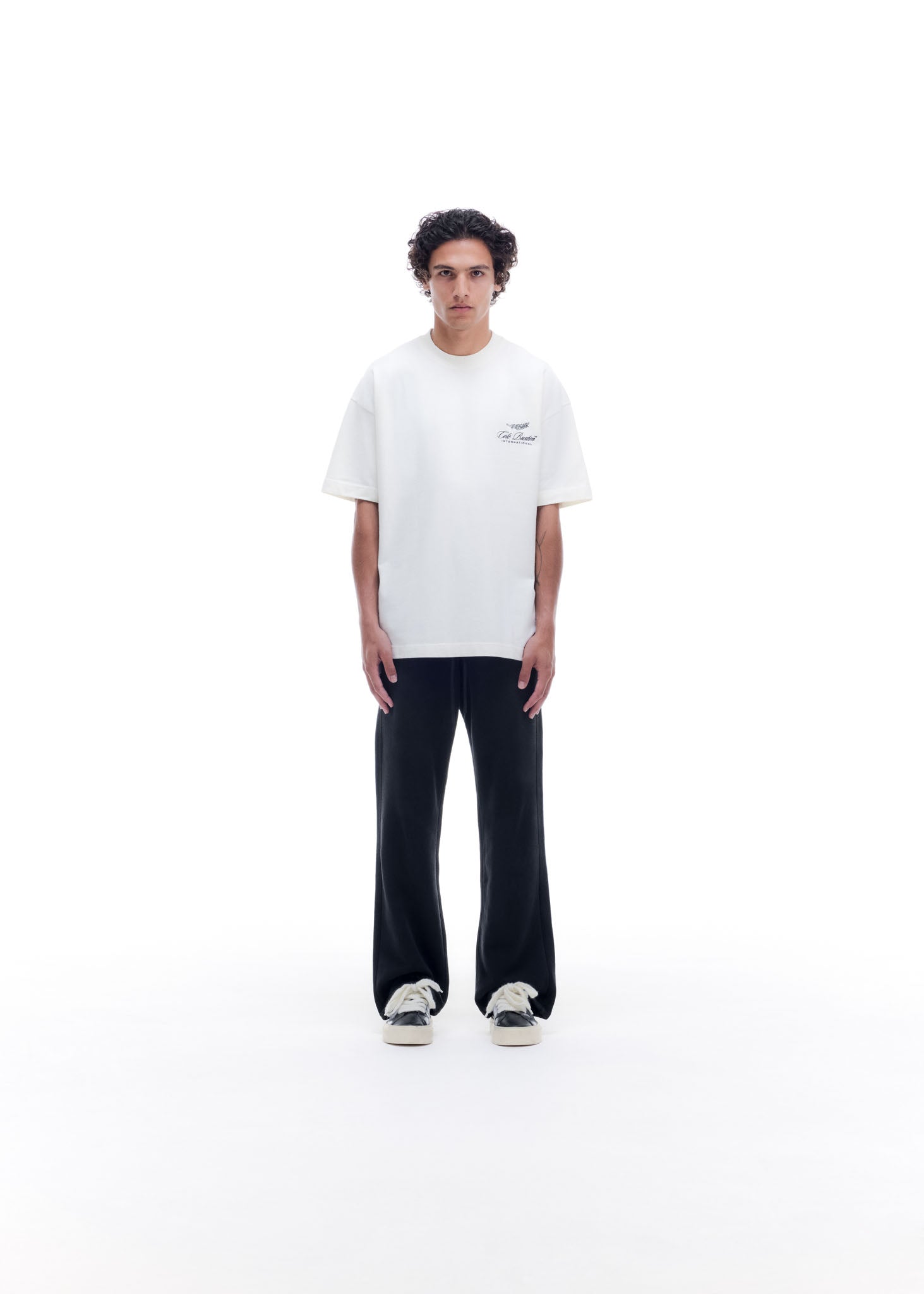 INTERNATIONAL T-SHIRT