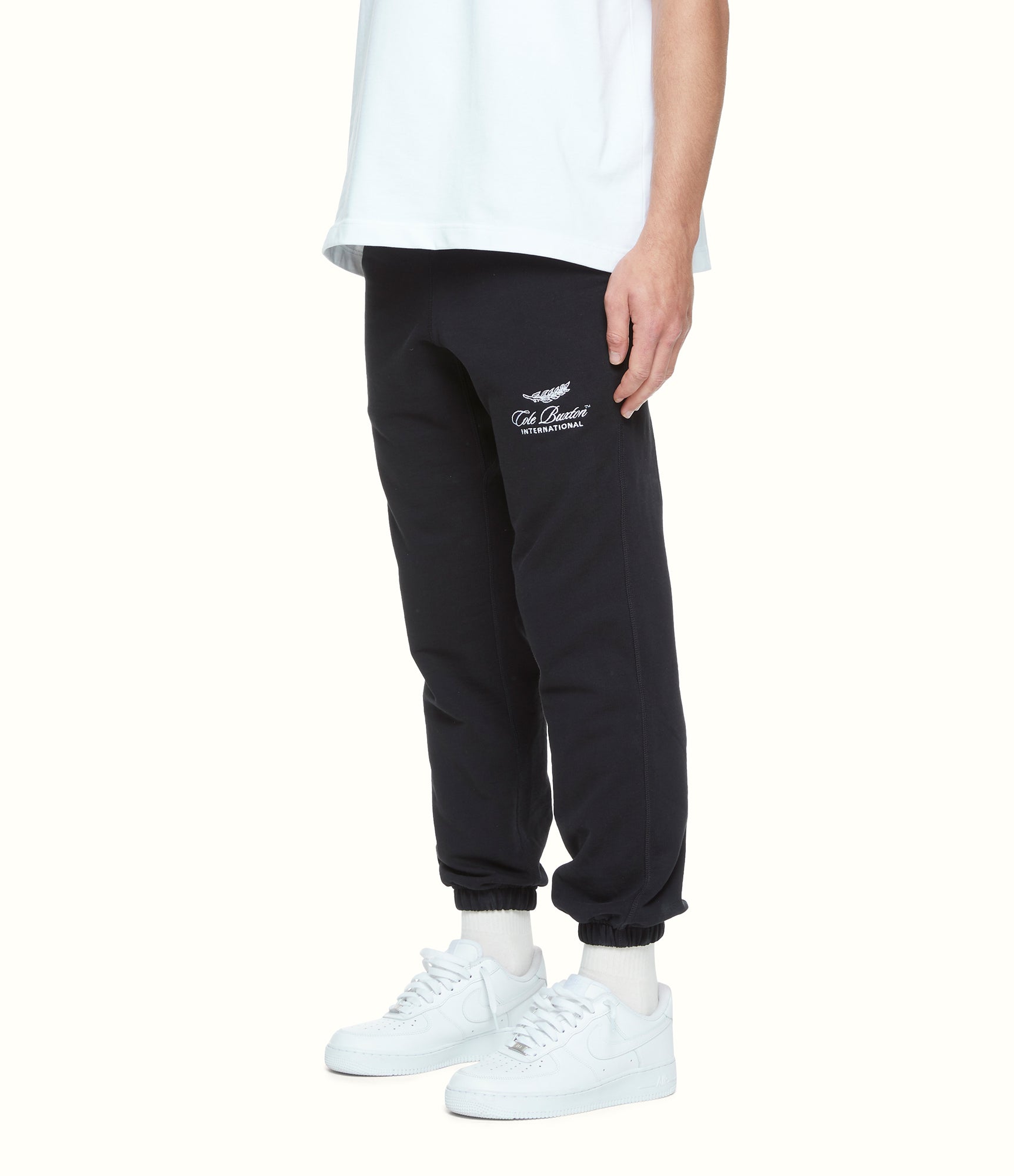 INTERNATIONAL SWEATPANTS