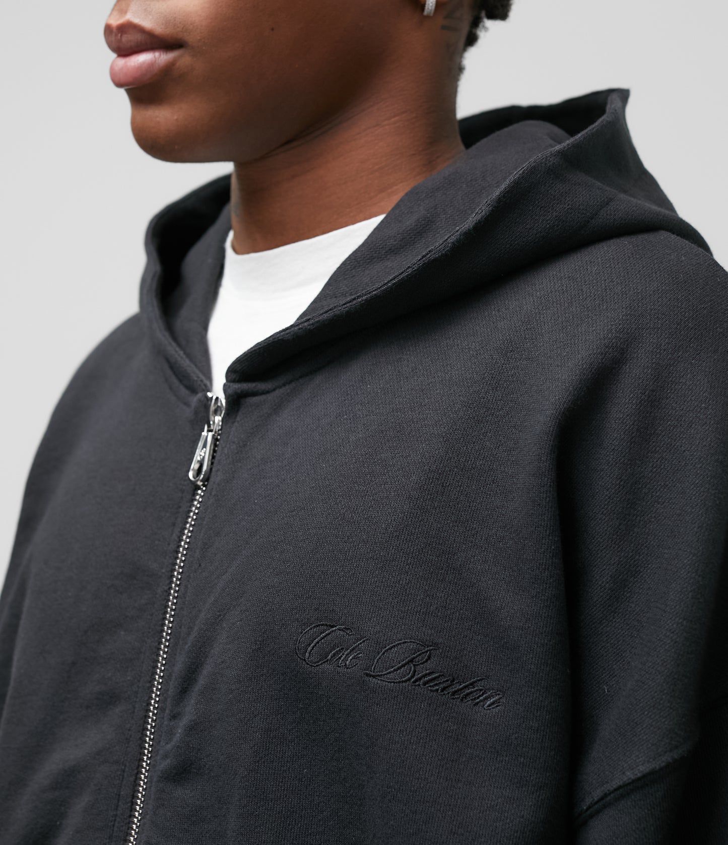 LIGHTWEIGHT ZIPPED HOODIE